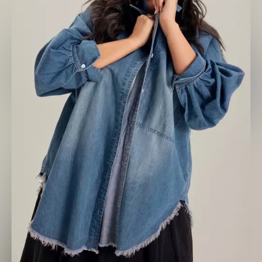 #x148 - Torrid Festi Long Sleeve Button Up Relaxed Denim Tunic Blouse Frayed Hem